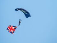 Drame à saint-nazaire : une parachutiste de 23 ans meurt après une chute de 3 000 mètres série, évènement, euphoria, débarque, dvd