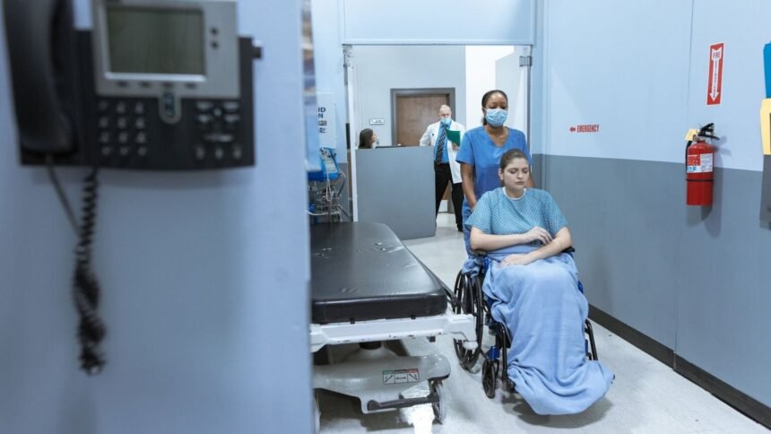 Urgences saturées : six jours sur un brancard au CHU d&rsquo;Orléans, l&rsquo;ARS ouvre une enquête