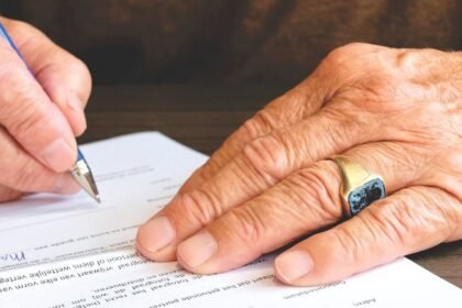 Aide à mourir : la loi promulguée par macron, publiée au journal officiel Aide à mourir : la loi promulguée par Macron, publiée au Journal officiel