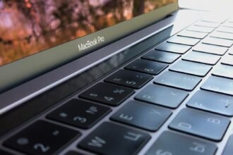 Apple : iPhone pliable, robot et Home Hub fuitent via macOS Tahoe