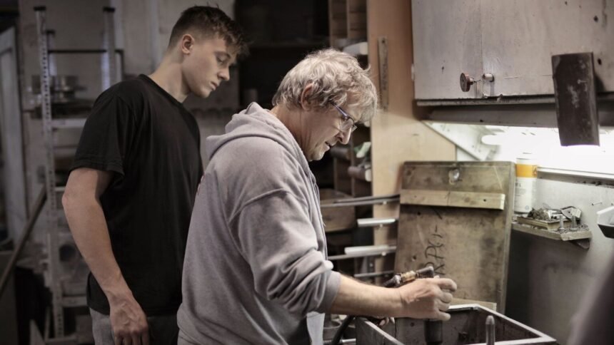 Apprentissage : le gouvernement presse les entreprises d’embaucher des jeunes