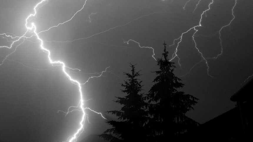 Après pomas, météo-france annonce de nouveaux orages et tornades jusqu'à jeudi Après Pomas, Météo-France annonce de nouveaux orages et tornades jusqu’à jeudi
