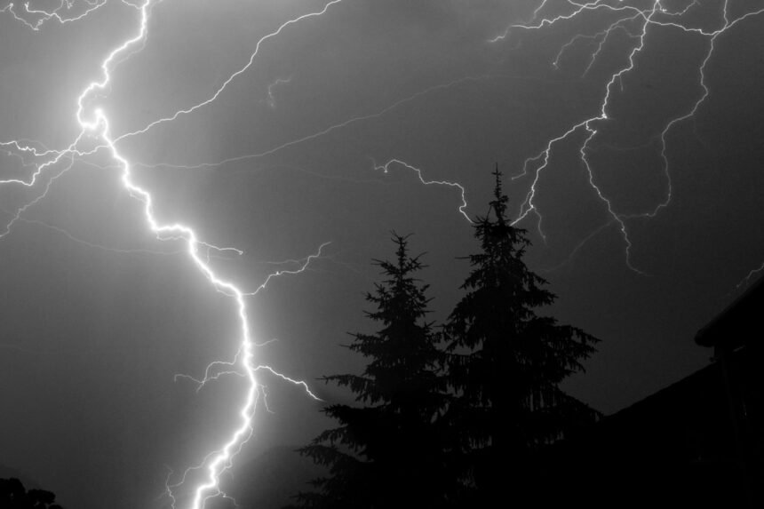 Après Pomas, Météo-France annonce de nouveaux orages et tornades jusqu'à jeudi