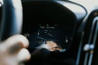 Bmw diffuse une pub spider-man sur les écrans de ses voitures, la colère monte BMW diffuse une pub Spider-Man sur les écrans de ses voitures, la colère monte