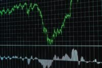CAC 40 : nouveau sommet à 8 742 points, l'indice vise une 7e séance de hausse