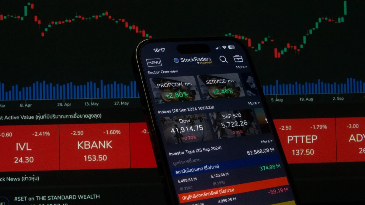 CAC 40 : Paris signe une 8e séance de baisse, plombée par le pétrole et les taux