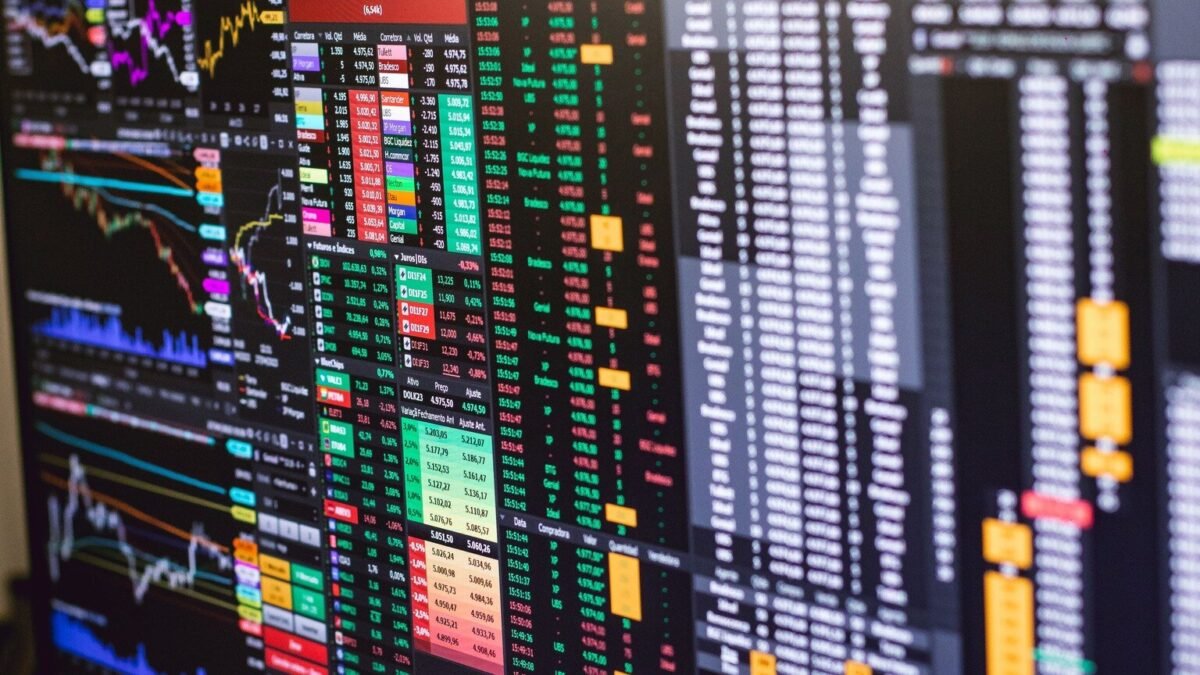 Bourse : le CAC 40 gagne 0,98 %, Francfort bat un record malgré la Fed