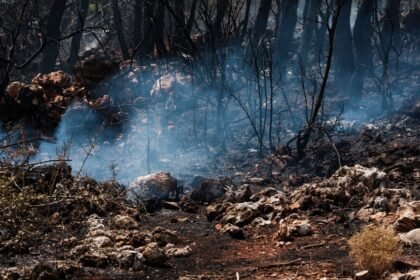 Canada : une femme de 80 ans meurt en fuyant un incendie, 20 000 évacués Canada : une femme de 80 ans meurt en fuyant un incendie, 20 000 évacués