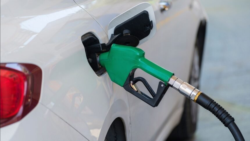 Carburants : l'essence repasse sous les 2 euros, le gazole résiste Carburants : l’essence repasse sous les 2 euros, le gazole résiste
