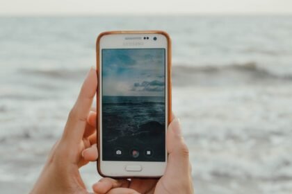 Cette arnaque dopée à l&rsquo;IA cible les photos de vacances postées en ligne