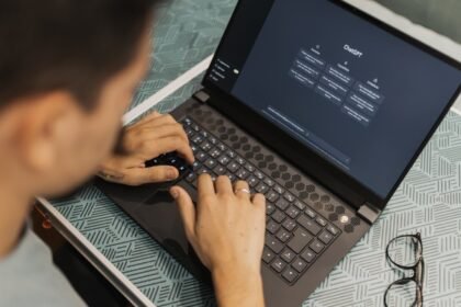 Chatgpt pour ados : openai muscle le contrôle parental dès 13 ans ChatGPT pour ados : OpenAI muscle le contrôle parental dès 13 ans