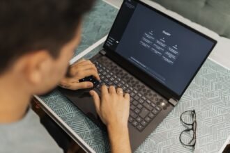 ChatGPT pour ados : OpenAI muscle le contrôle parental dès 13 ans
