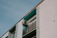 Climatiseur invisible depuis la rue : Lyon confirme un refus