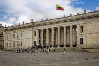 Colombie : Abelardo de la Espriella investi président, rupture avec Petro