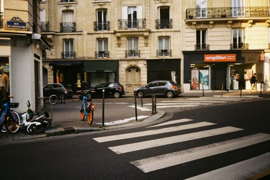 Cycliste poignardé à Paris : l'automobiliste interpellé, la victime hors de danger