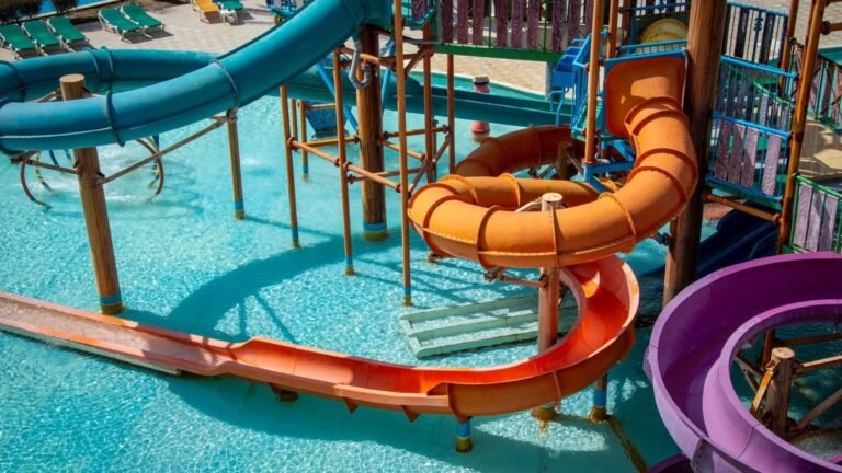 « Défi marron » : des bassins de PortAventura fermés après des excréments