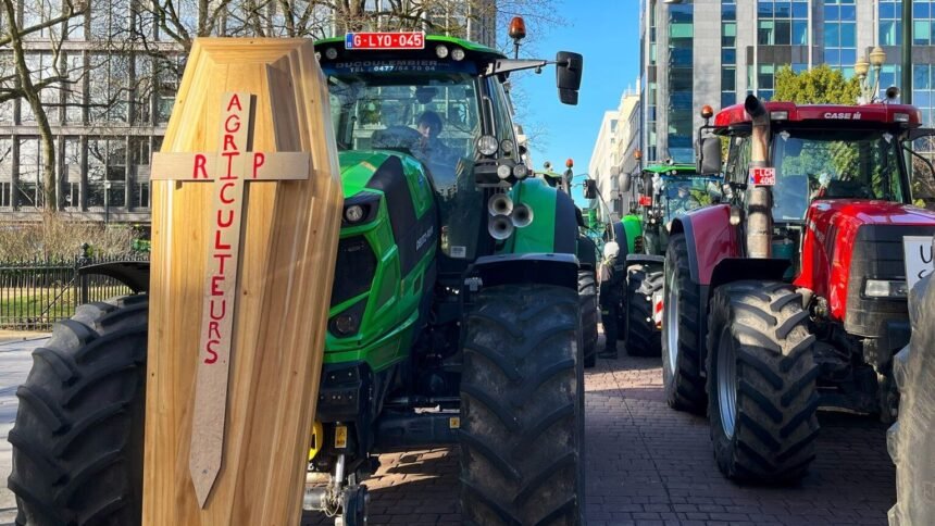 Deux-sèvres : la rave-party d'aubigny évacuée après le siège des agriculteurs Deux-Sèvres : la rave-party d’Aubigny évacuée après le siège des agriculteurs