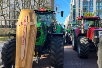 Deux-Sèvres : la rave-party d'Aubigny évacuée après le siège des agriculteurs