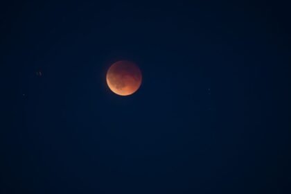 Éclipse lunaire vendredi : la Lune rousse visible avant l&rsquo;aube en France