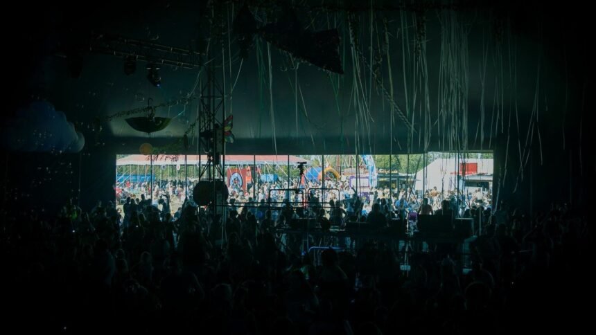 Eskape festival : deux personnes retrouvées mortes dans un camion, la piste accidentelle privilégiée Eskape festival : deux personnes retrouvées mortes dans un camion, la piste accidentelle privilégiée
