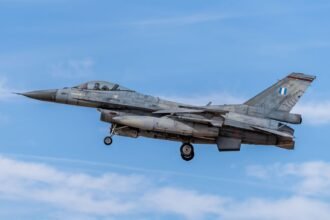 L'armée américaine fait voler un F-16 de chasse entièrement piloté par une IA