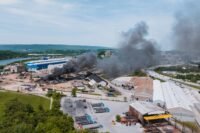 Incendie seveso à gandrange : 30 000 habitants confinés en moselle Incendie Seveso à Gandrange : 30 000 habitants confinés en Moselle