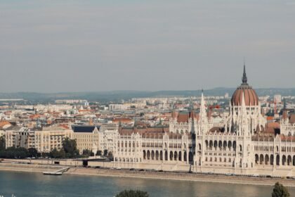 Hongrie : andrás baka élu président, symbole de la rupture avec l'ère orbán Hongrie : András Baka élu président, symbole de la rupture avec l’ère Orbán