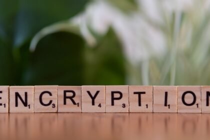 IA : Anthropic va tatouer discrètement les textes et images créés par Claude