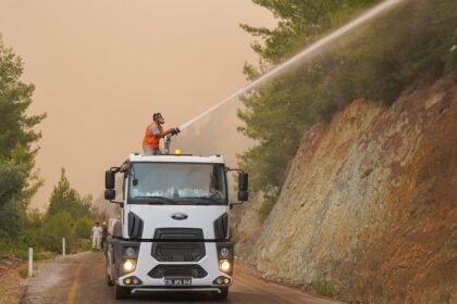 Incendie à saint-just : deux hameaux et un château évacués en ille-et-vilaine Incendie à Saint-Just : deux hameaux et un château évacués en Ille-et-Vilaine