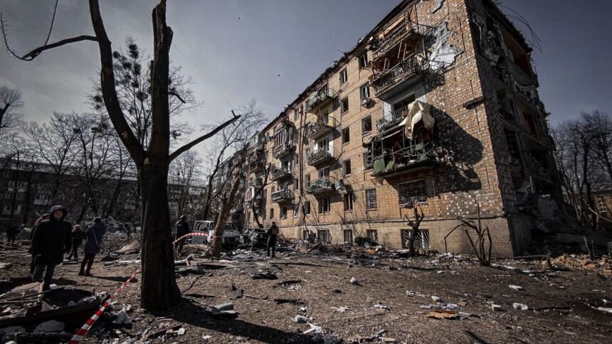Kiev : une frappe de missiles russes fait au moins sept morts cette nuit Kiev : une frappe de missiles russes fait au moins sept morts cette nuit