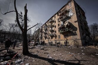 Kiev : une frappe de missiles russes fait au moins sept morts cette nuit