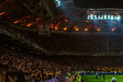 Le rc lens bat le psg 1-0 et remporte son premier trophée des champions Le RC Lens bat le PSG 1-0 et remporte son premier Trophée des Champions