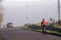 Lussac-les-Châteaux : un cycliste critique après une attaque de chiens errants
