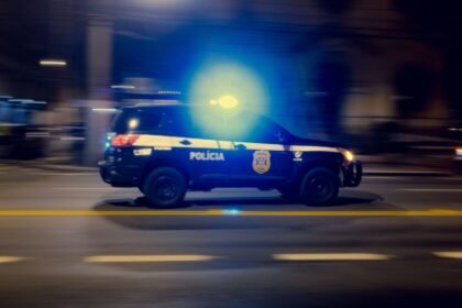 Montpellier : une porsche à 175 km/h finit dans une fosse du tramway Montpellier : une Porsche à 175 km/h finit dans une fosse du tramway