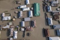 Népal : au moins 17 morts et 384 touristes disparus après des crues soudaines