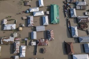 Népal : au moins 17 morts et 384 touristes disparus après des crues soudaines
