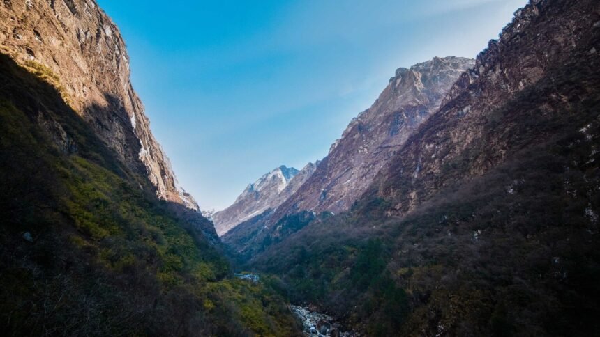 Crue au népal et au tibet : le bilan grimpe à 165 morts et 403 disparus Crue au Népal et au Tibet : le bilan grimpe à 165 morts et 403 disparus