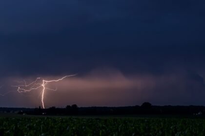 Orages et rafales à 100 km/h : 12 départements de l&rsquo;Ouest sous alerte orange