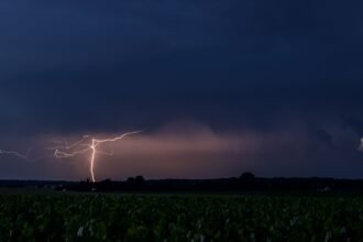 Orages et rafales à 100 km/h : 12 départements de l'Ouest sous alerte orange