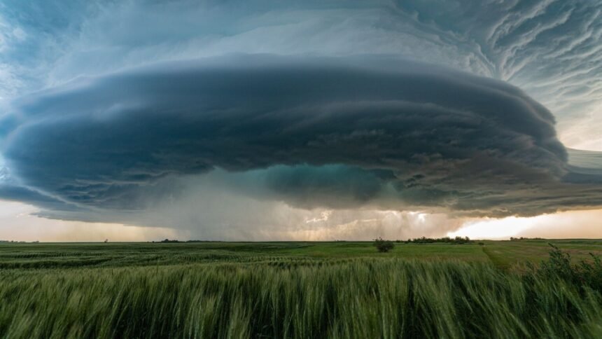 Orages violents : 75 départements en vigilance jaune, grêle et rafales à 120 km/h Orages violents : 75 départements en vigilance jaune, grêle et rafales à 120 km/h