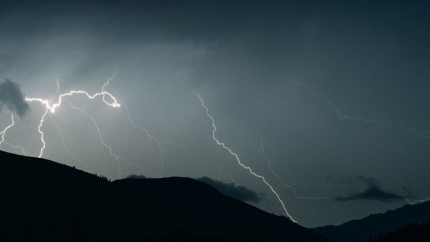 Orages : la vigilance orange étendue à 18 départements ce lundi Orages : la vigilance orange étendue à 18 départements ce lundi