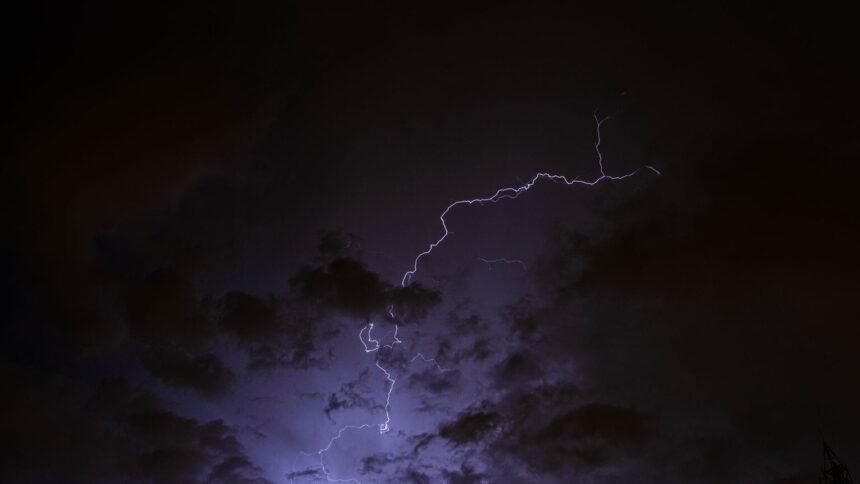 Orages : la vigilance passe à l'orange dans huit départements du sud-ouest Orages : la vigilance passe à l’orange dans huit départements du Sud-Ouest