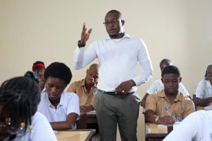 Rentrée scolaire 2026 : téléphone portable interdit au lycée, ce qui change