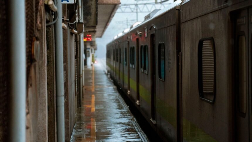 Orages en île-de-france : le trafic rer encore perturbé ce vendredi Orages en Île-de-France : le trafic RER encore perturbé ce vendredi