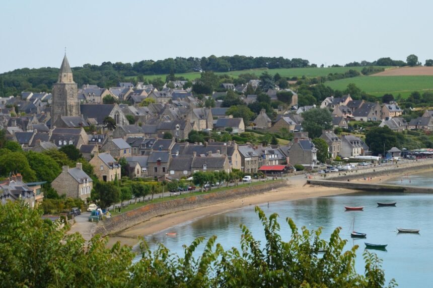 « bobos dehors » : des tags anti-touristes choquent un village breton classé « Bobos dehors » : des tags anti-touristes choquent un village breton classé