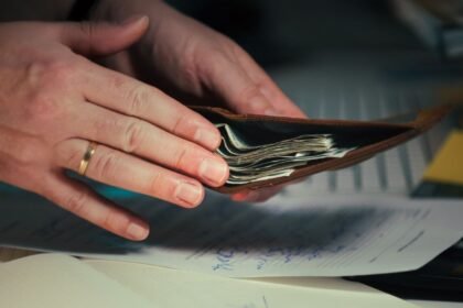 Salaires 2026 : les entreprises limitent la hausse médiane à 3 %