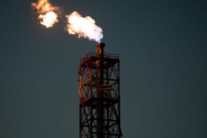 Ukraine : une raffinerie russe en sibérie touchée à 2 200 km de la frontière Ukraine : une raffinerie russe en Sibérie touchée à 2 200 km de la frontière