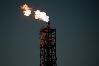 Ukraine : une raffinerie russe en Sibérie touchée à 2 200 km de la frontière