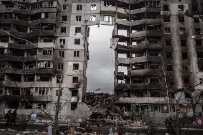 Guerre en ukraine : au moins 14 morts dans des frappes croisées Guerre en Ukraine : au moins 14 morts dans des frappes croisées