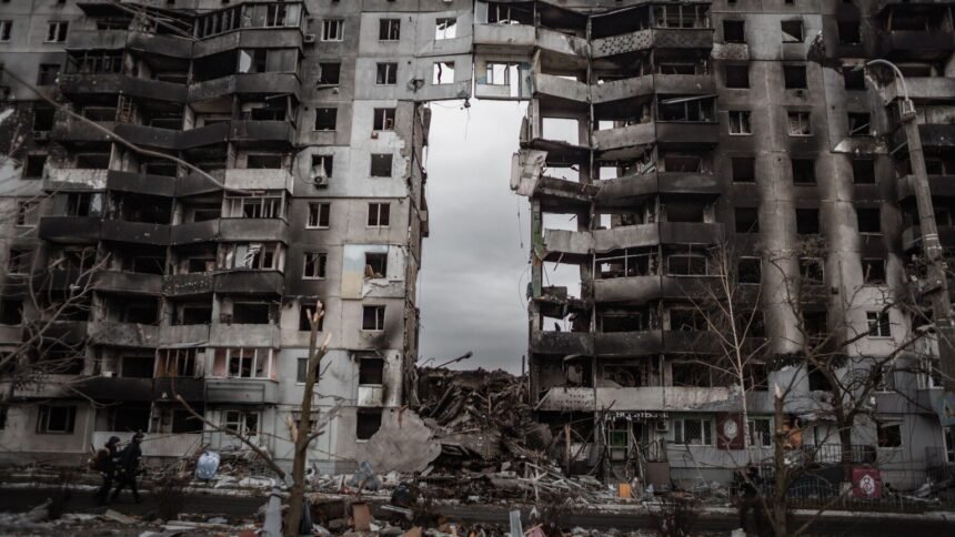 Guerre en ukraine : au moins 14 morts dans des frappes croisées Guerre en Ukraine : au moins 14 morts dans des frappes croisées